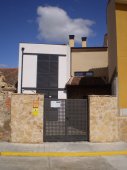 Fachada del albergue.